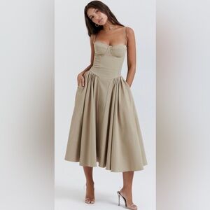 SAMARIA
TAUPE CORSET SUNDRESS